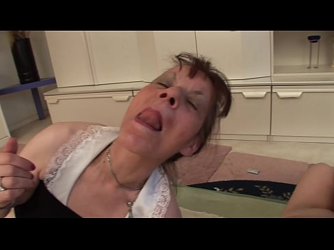 ❤️ Dvije bake i jedan djed imaju trojku ❤️ Porno kod nas
