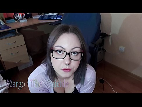 ❤️ Seksi djevojka s naočalama duboko siše dildo na kameri ❤️ Porno kod nas