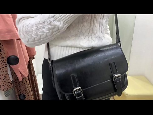 ❤️ Javna masturbacija mlade kučke FeralBerry sa dildom u sobi za provjeru ❤️ Porno kod nas