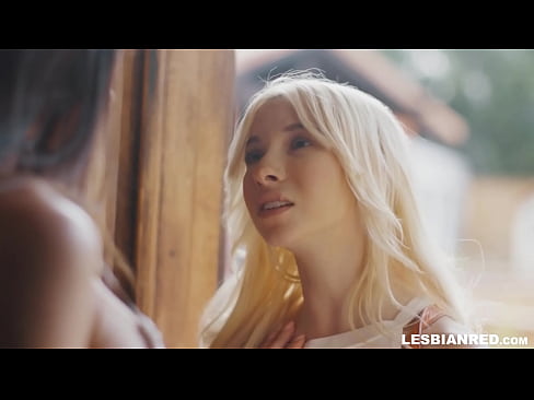 ❤️ Djevojka dolazi kući nekoliko mjeseci kasnije i na kraju jede mačkinu macu ❤️ Porno kod nas