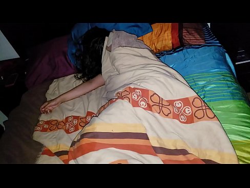❤️ Posinak grdi svoju mladu maćehu dok ona spava. ❤️ Porno kod nas